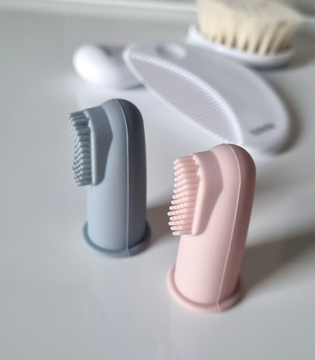 Brosse à dents en silicone pour doigt avec étui